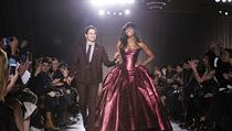 Návrhář Zac Posen s modelkou Naomi Campbell během Fashion Weeku v New Yorku | na serveru Lidovky.cz | aktuální zprávy
