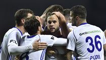 Hráči Mladé Bolesalvi se radují z gólu, uprostřed jeho autor Lukáš Budínský. | na serveru Lidovky.cz | aktuální zprávy