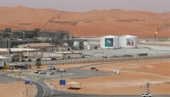 Pohled na ropnou rafinerii spolenosti Saudi Aramco