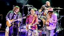 Matt Long, Kenny Neal a Zach Day při závěrečném jam sessionu na hlavní scéně... | na serveru Lidovky.cz | aktuální zprávy