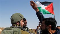 Palestinský hackerský útok: Hamás se s pomocí dívek naboural do telefonů desítek izraelských vojáků Palestinský demonstrant během dohad s izraelskými vojáky. | na serveru Lidovky.cz | aktuální zprávy