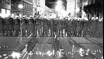 Zákrok StB na Národní třídě 17. listopadu 1989. | na serveru Lidovky.cz | aktuální zprávy