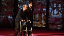 Miroslav Hampl z Česka (vlevo) převzal 17. listopadu 2019 v Národním divadle v... | na serveru Lidovky.cz | aktuální zprávy