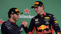 Max Verstappen přijímá gratulace od Pierra Gaslyho. | na serveru Lidovky.cz | aktuální zprávy