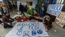 VIDEO: Studenti smějí přespat v Karolinu. Věřím, že nedojde ke škodám na kulturní památce, doufá rektor Zima Okupační stávka v rektorátu Karlovy univerzity. | na serveru Lidovky.cz | aktuální zprávy