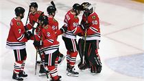 Hokejisté Chicaga Blackhawks se radují po výhře na Buffalem. | na serveru Lidovky.cz | aktuální zprávy