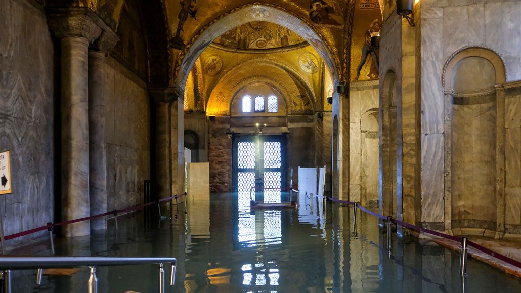 Italské Benátky postihly nejhorí záplavy za plstoletí.