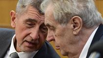 Prezident Miloš Zeman (vpravo) a premiér Andrej Babiš (ANO) na velitelském... | na serveru Lidovky.cz | aktuální zprávy
