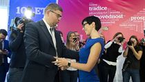Bývalý předseda TOP 09 Jiří Pospíšil gratuluje ke zvolení nové předsedkyni... | na serveru Lidovky.cz | aktuální zprávy