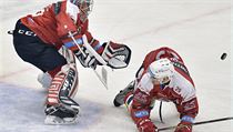 Brankář Pardubic Ondřej Kacetl a Jan Kolář z Pardubic. | na serveru Lidovky.cz | aktuální zprávy