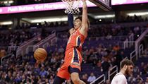Hráč New Orleans Pelicans Jaxson Hayes zavěsil v zápase s Phoenixem. | na serveru Lidovky.cz | aktuální zprávy