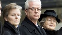 Na fotografii z pohřbu německého exprezidenta Richarda von Weizsäckera z února...