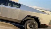 Tesla Cybertruck v provozu. | na serveru Lidovky.cz | aktuální zprávy