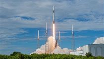 Úspěšný start rakety Falcon 9 s nákladní lodí Dragon. | na serveru Lidovky.cz | aktuální zprávy