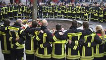 Německá policie dopadla dva 17leté výrostky. Jsou podezřelí z vraždy hasiče na vánočních trzích Hasiči truchlí na augsburgském náměstí Königsplatz za ztrátu svého kolegy,... | na serveru Lidovky.cz | aktuální zprávy