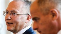 Vlevo Michal Koudelka, ředitel Bezpečnostní informační služby, vpravo Jan... | na serveru Lidovky.cz | aktuální zprávy