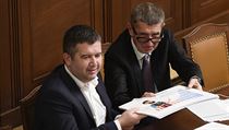 Premiér Andrej Babiš (ANO) a vlevo ministr vnitra Jan Hamáček (ČSSD) na schůzi... | na serveru Lidovky.cz | aktuální zprávy