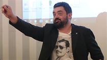 Starosta Pavel Novotný a zastupitelé Řeporyjí jednají o výstavbě pomníku...