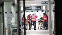 Převoz pacientů z nemocnice v Benešově. | na serveru Lidovky.cz | aktuální zprávy