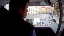 VIDEO: Řidič tramvaje hrdinou. V kabině dovezl zoufalé dítě zpět k rodičům Řidič tramvaje, který promohl ztracenému dítěti | na serveru Lidovky.cz | aktuální zprávy