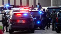 Policie zasahuje po střelbě na střední škole ve městě Bellaire v americkém... | na serveru Lidovky.cz | aktuální zprávy