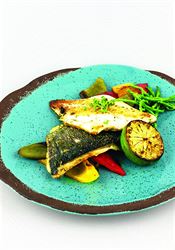 Filet pražmy se salátem z pečených paprik, rajčat a fazolí Borlotti Filet pražmy se salátem z pečených paprik, rajčat a fazolí Borlotti | na serveru Lidovky.cz | aktuální zprávy