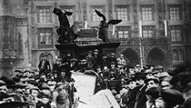 Sloup ze 17. stolet svrhl dav v roce 1918 (na archivnm snmku z 3. listopadu...
