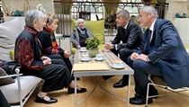 Premiér Andrej Babiš se spolu s velvyslancem ČR v Izraeli Martinem Stropnickým...