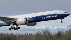 Nový stroj poprvé ve vzduchu. Boeing 777X vzlétá v Seattlu ke svému zkuebnímu...