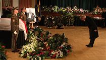 Premiér Andrej Babiš při posledním rozloučení s předsedou Senátu Jaroslavem... | na serveru Lidovky.cz | aktuální zprávy