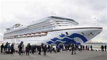 ON-LINE: Británie má první oběť nového koronaviru. Nákaze podlehl cestující z lodi Diamond Princess Na výletní lodi Diamond Princess se nakazilo koronavirem 20 lidí. | na serveru Lidovky.cz | aktuální zprávy