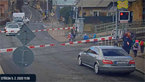 Tři ženy převádějí 13 dětí přes železniční přejezd v pražských Řeporyjích, i... | na serveru Lidovky.cz | aktuální zprávy Tři ženy převádějí 13 dětí přes železniční přejezd v pražských Řeporyjích, i... | na serveru Lidovky.cz | aktuální zprávy