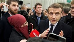 Francouzský prezident Emmanuel Macron odpovídá na otázky francouzských noviná.