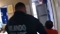 Policie v Orlandu zatkla šestiletou dívku.