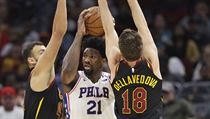 Joel Embiid v utkání proti Clevelandu Cavaliers. | na serveru Lidovky.cz | aktuální zprávy