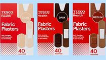 Zboží podle rasy zákazníků. Britské Tesco nově prodává náplasti různých barev kůže Britské Tesco nově nabízí náplasti ve třech odstínech kůže. | na serveru Lidovky.cz | aktuální zprávy