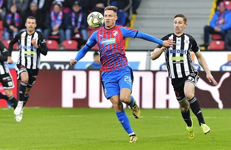 Zleva Lukáš Kalvach z Plzně a Matej Mršič z Českých Budějovic. | na serveru Lidovky.cz | aktuální zprávy