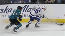 Radim Šimek (vlevo) zpečetil vítězství hokejistů San Jose 5:2 nad Torontem. | na serveru Lidovky.cz | aktuální zprávy