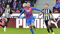 Zleva Lukáš Kalvach z Plzně a Matej Mršič z Českých Budějovic. | na serveru Lidovky.cz | aktuální zprávy