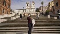 Turisté v Itálii na Španělských schodech. | na serveru Lidovky.cz | aktuální zprávy