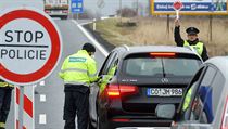 Na hraničním přechodu v Pomezí nad Ohří na Karlovarsku začali policisté, hasiči... | na serveru Lidovky.cz | aktuální zprávy