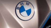 Nové logo BMW na elektromobilu Concept i4. Nové logo BMW na elektromobilu Concept i4.