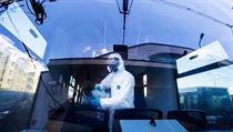V Praze využívají k čištění autobusů dezinfekci ozonem, který má účinně... V Praze využívají k čištění autobusů dezinfekci ozonem, který má účinně...