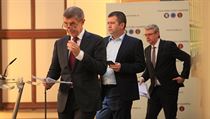 Příchod vlády na brífink po mimořádném jednání. | na serveru Lidovky.cz | aktuální zprávy