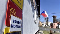 Členové volební komise ve volební místnosti v obci Neprobylice na Kladensku,... Členové volební komise ve volební místnosti v obci Neprobylice na Kladensku,...