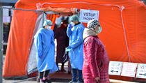 Opatření kvůli koronaviru u vstupu do areálu nemocnice Uherské Hradiště. Opatření kvůli koronaviru u vstupu do areálu nemocnice Uherské Hradiště.