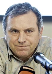 Pokud by se dva roky nesestupovalo, mohli bychom uniknout z problémů, myslí si šéf extraligy Řezníček Ředitel hokejové extraligy Josef Řezníček vystoupil 11. března 2020 v Praze na... | na serveru Lidovky.cz | aktuální zprávy