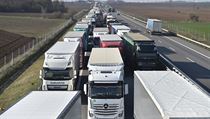 Na dálnici D2 u Břeclavi směrem na hraniční přechod se Slovenskem... | na serveru Lidovky.cz | aktuální zprávy