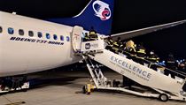 Boeing 737-900 se zdravotnickým materiálem přiletěl ze Šanghaje. | na serveru Lidovky.cz | aktuální zprávy