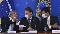 Tisková konference v Brazílii. Uprostřed sedí prezident Jair Bolsonaro, vpravo... | na serveru Lidovky.cz | aktuální zprávy